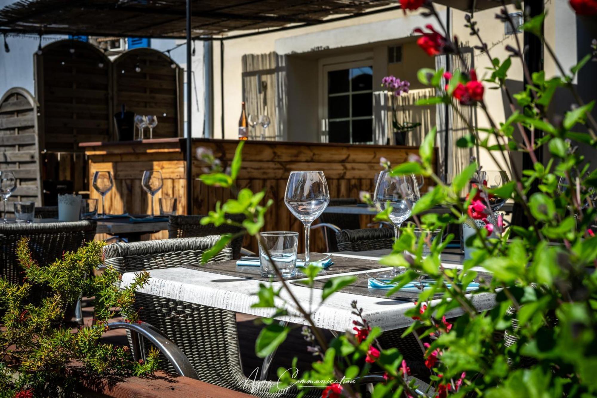 Hotel Logis Du Champ De Mars Puy-Saint-Martin Exterior foto